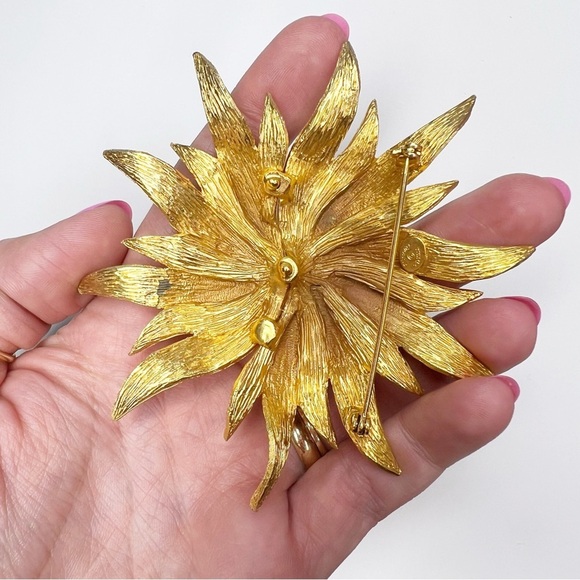 Vintage Designer Rare Hattie Carnegie Sunburst Gold Tone Brooch Retro - Picture 14 of 15